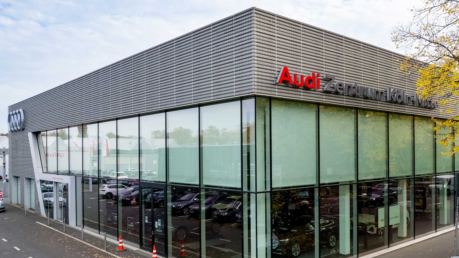 Schwarze Ringe  Audi Zentrum Köln-Mitte